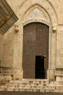 Monte dei Paschi door