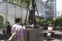 Mortal dogbiscuit, immortal dog Mason does obeisance to Hachikō