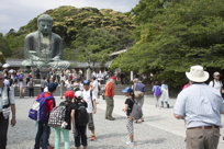 Crowds going to see the Buddha