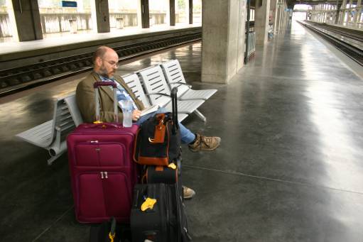Mark waits for train in Córdoba station